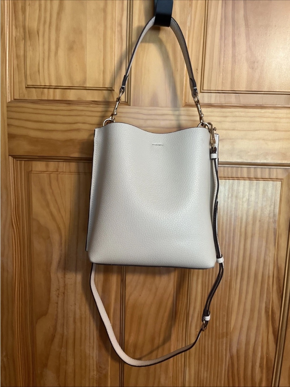 Coach Mollie 22 Bucket Bag Pebbled Leather chalk CA177 - Picture 2 of 13